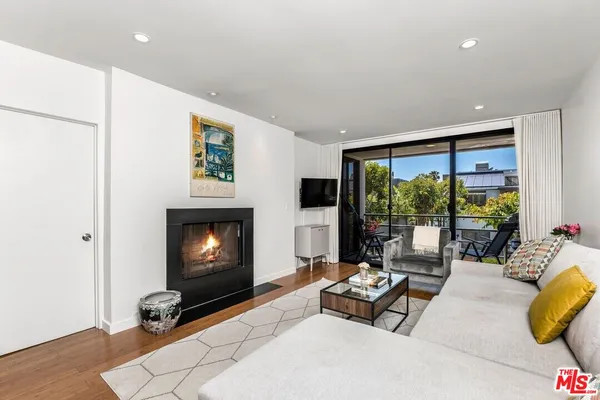 $6,700 | 2960 Neilson Way, Unit 203, Santa Monica, CA 90405