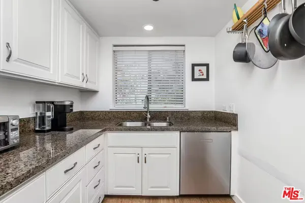 $6,700 | 2960 Neilson Way, Unit 203, Santa Monica, CA 90405