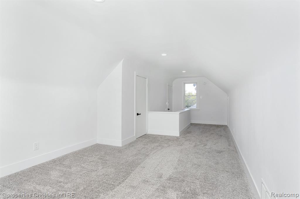 3802 Durham Road Royal Oak, MI 48073 - Photo 21 of 30