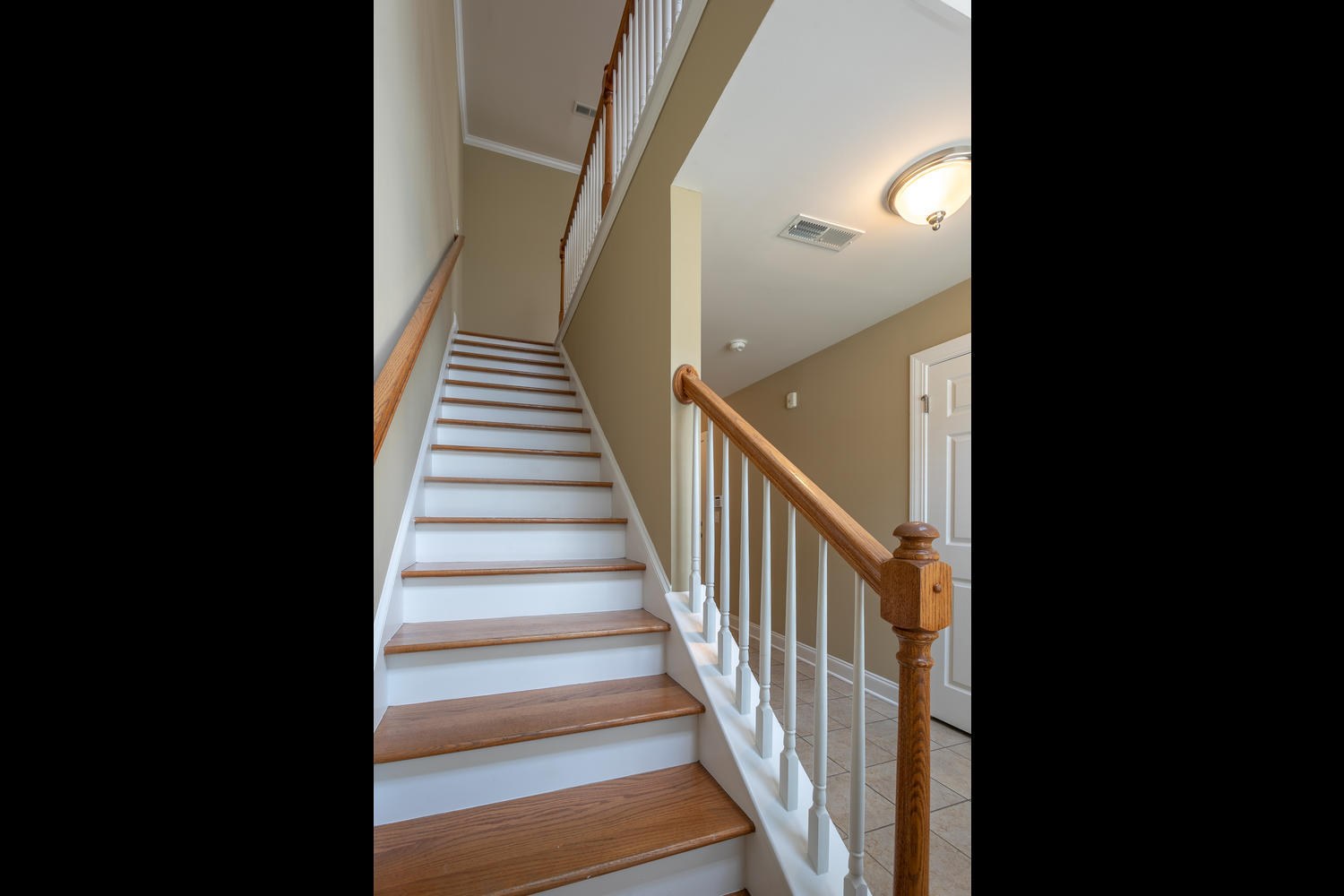 4024 Conant Road Mount Pleasant, SC 29466 - Photo 24 of 31 4024 Conant Road Mount-025-7-Staircase-M