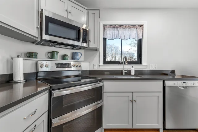 $785,000 | 34 Pleasant Street, Lyme, NH 03768