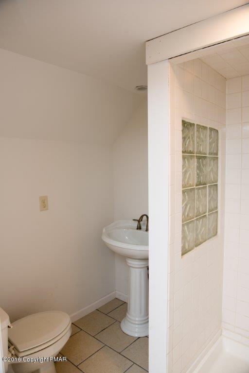 114 Winter Hill Road Effort, PA 18330 - Photo 20 of 25 Lower Level Full Bath