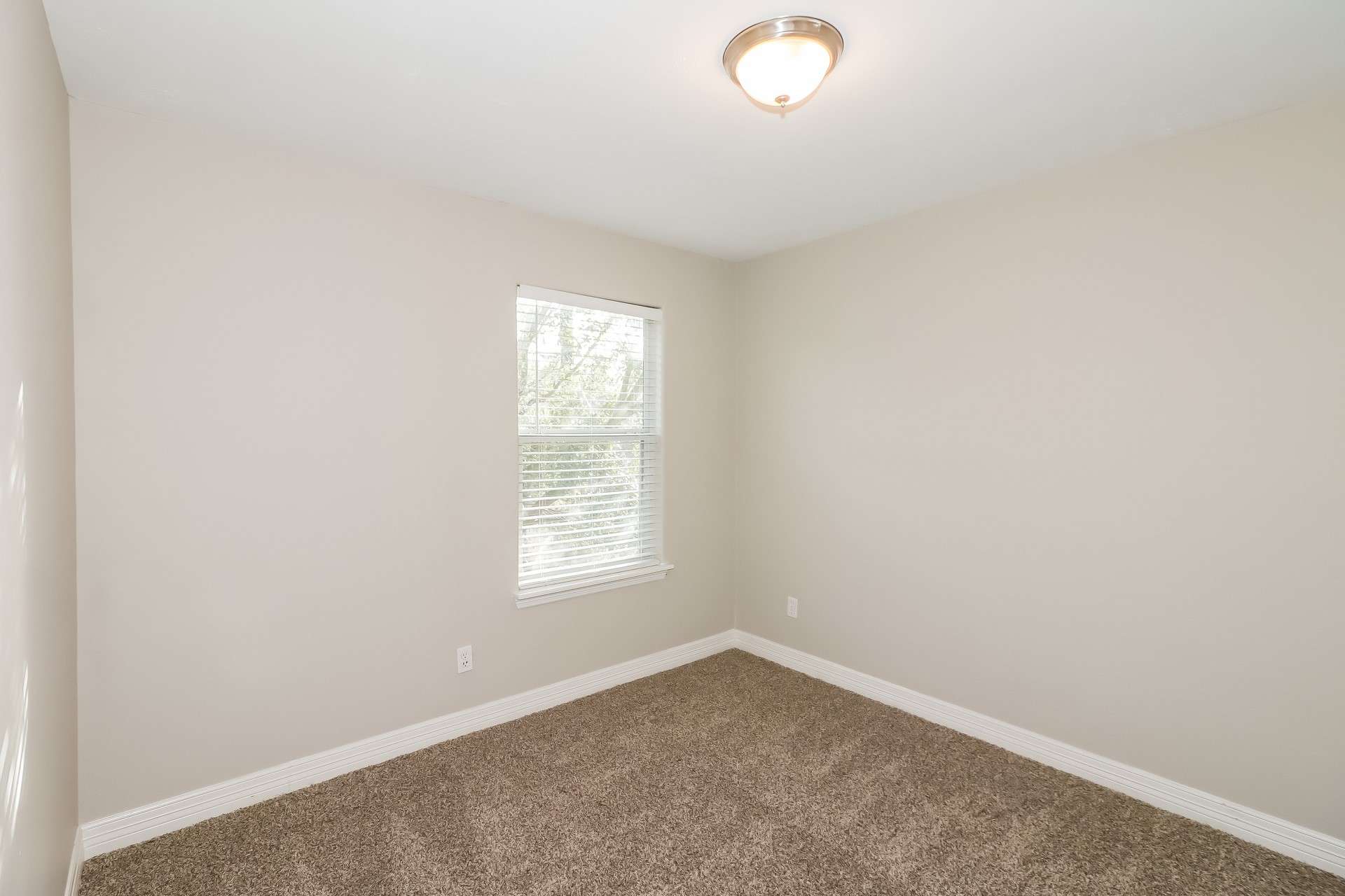 214 North Native Lane Houston, TX 77022 - Photo 11 of 18 an empty room with a window