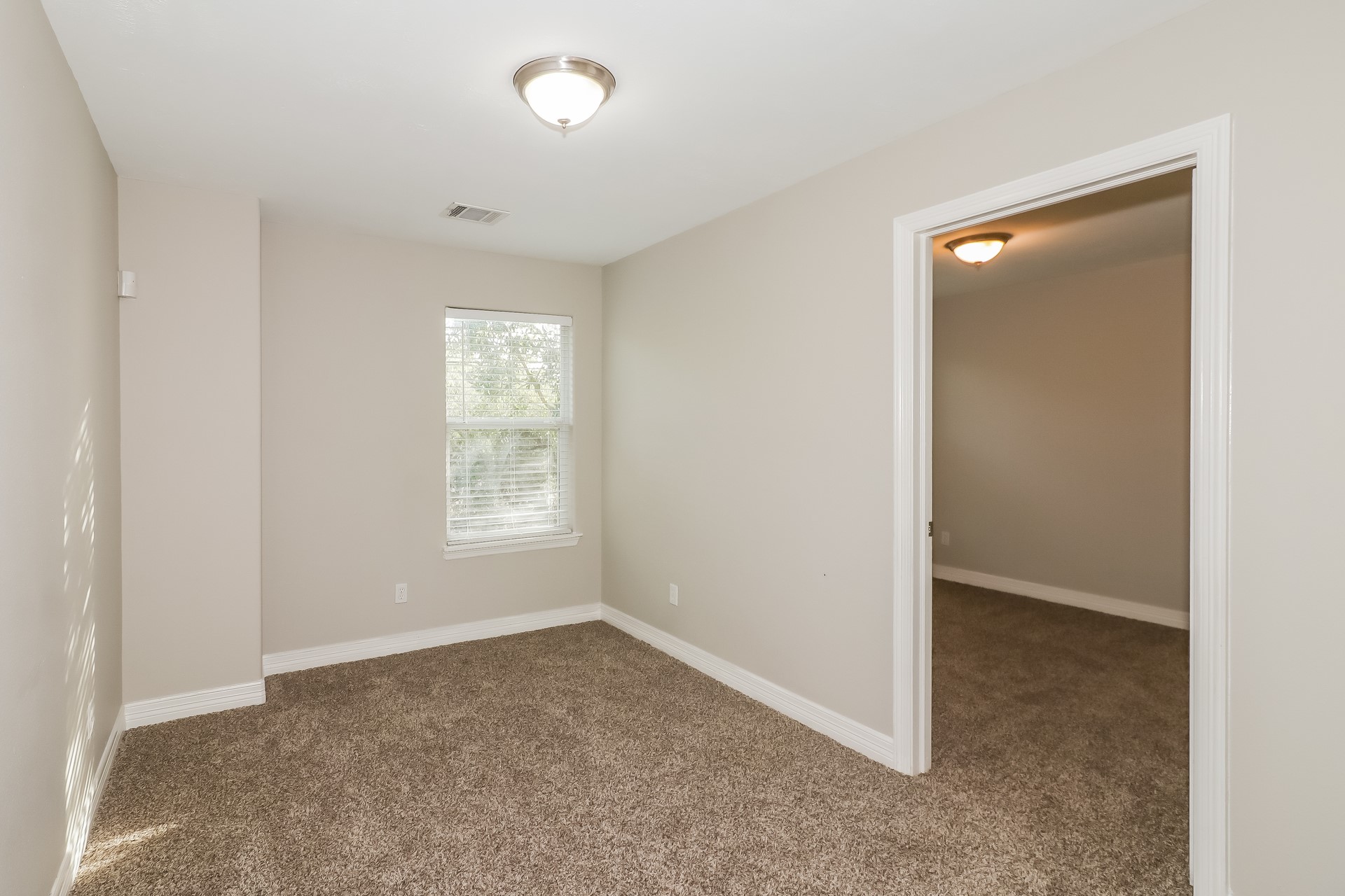 214 North Native Lane Houston, TX 77022 - Photo 12 of 18 an empty room with windows and closet