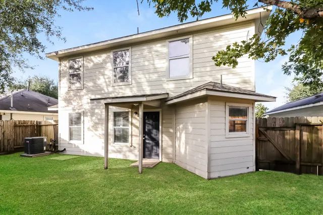 $1,895 | 214 North Native Lane, Houston, TX 77022