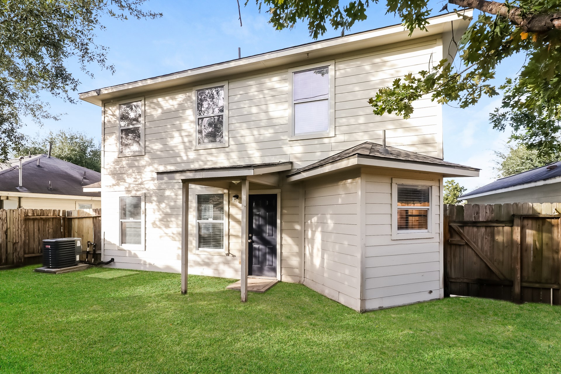 214 North Native Lane Houston, TX 77022 - Photo 18 of 18 a front view of a house with a garden