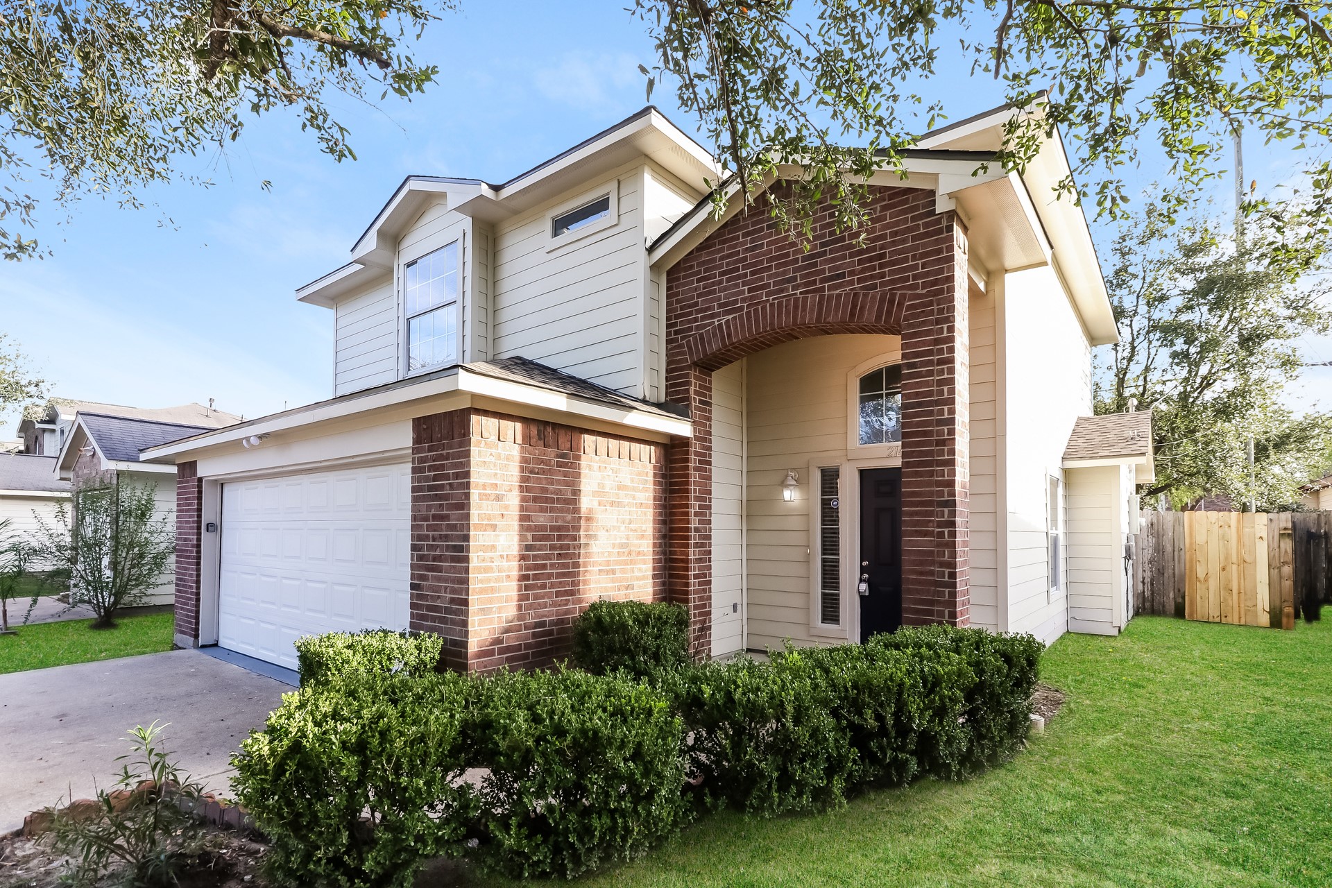 214 North Native Lane Houston, TX 77022 - Photo 2 of 18 a view of a house with a yard