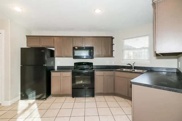 $1,895 | 214 North Native Lane, Houston, TX 77022