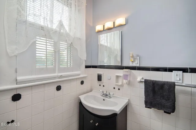 $280,000 | 777 Park Avenue, Albany, NY 12208