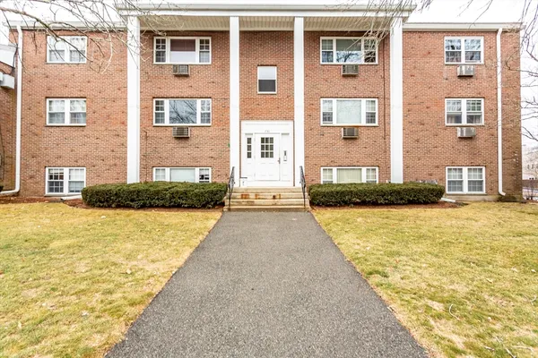 $2,400 | 238 Rock Street, Unit C10, Norwood, MA 02062