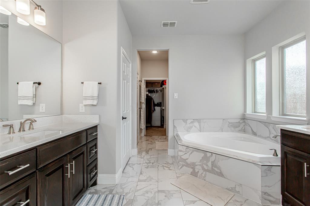 2219 Cochran Street Irving, TX 75062 - Photo 21 of 40