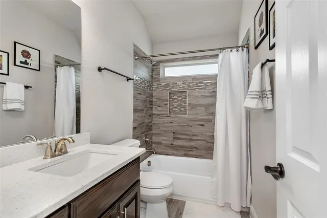 $599,999 | 2219 Cochran Street, Irving, TX 75062