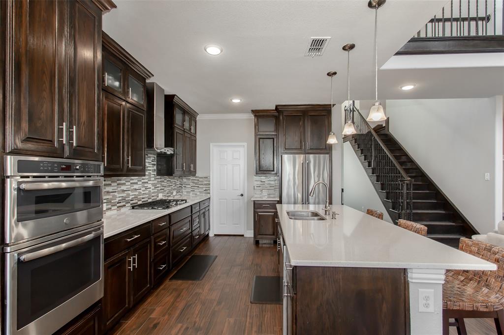 2219 Cochran Street Irving, TX 75062 - Photo 10 of 40