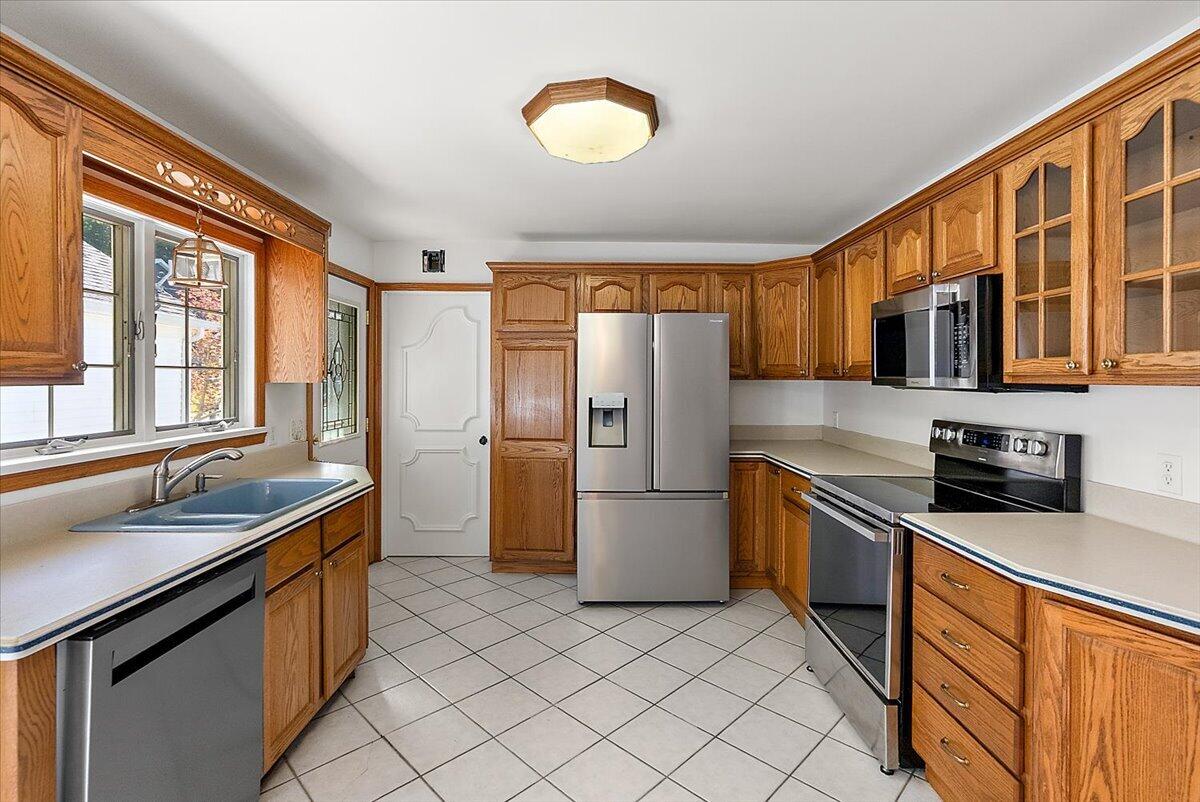 84 Hickory Road Battle Creek, MI 49017 - Photo 8 of 24 Kitchen 3