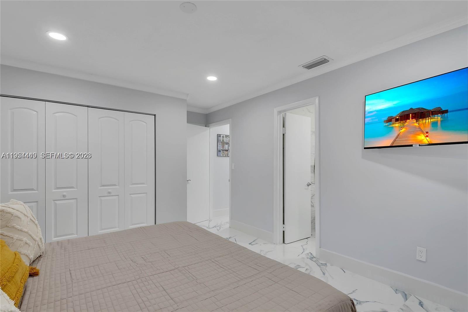 895 West 39th Place, Unit 1 Hialeah, FL 33012 - Photo 23 of 35