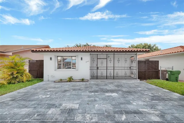 a view of a house with backyard and a tree
