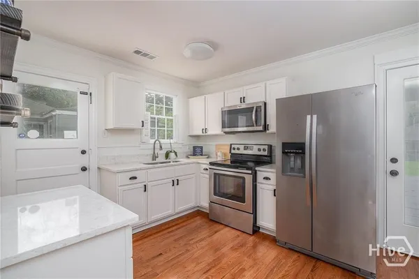 $2,250 | 2220 East 38th Street, Savannah, GA 31404