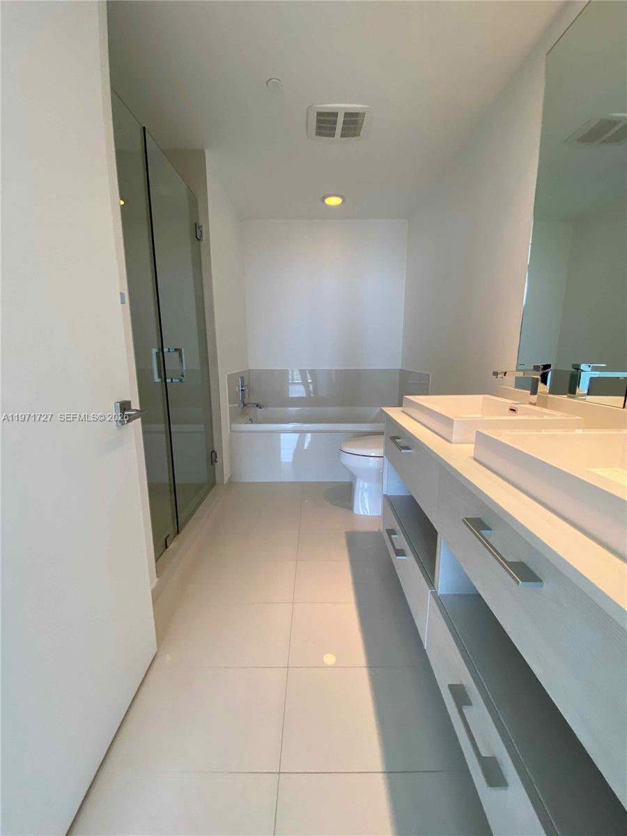 45 Southwest 9th Street, Unit 3703 Miami, FL 33130 - Photo 36 of 73 a room with a washer and dryer