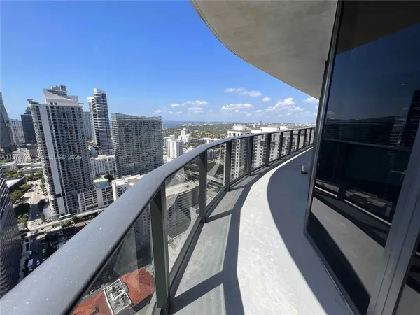 $7,600 | 45 Southwest 9th Street, Unit 3703, Miami, FL 33130