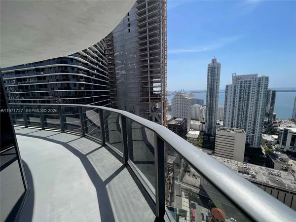 $7,600 | 45 Southwest 9th Street, Unit 3703, Miami, FL 33130