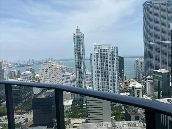 $7,600 | 45 Southwest 9th Street, Unit 3703, Miami, FL 33130
