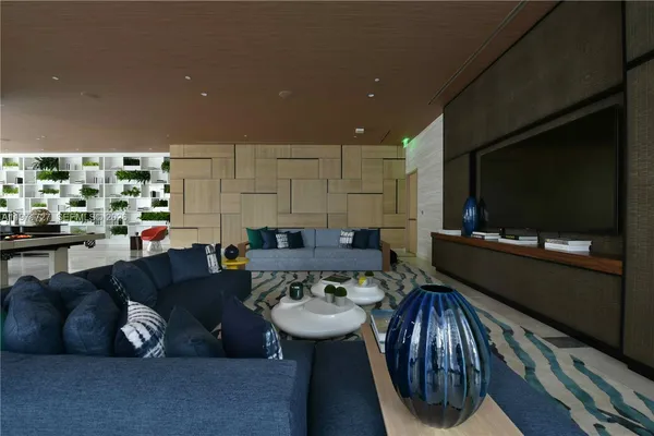 $7,600 | 45 Southwest 9th Street, Unit 3703, Miami, FL 33130