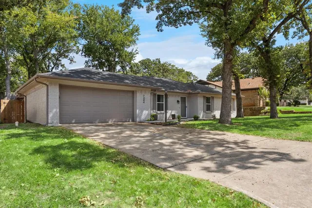 $439,000 | 7404 Forrest Lane, North Richland Hills, TX 76182