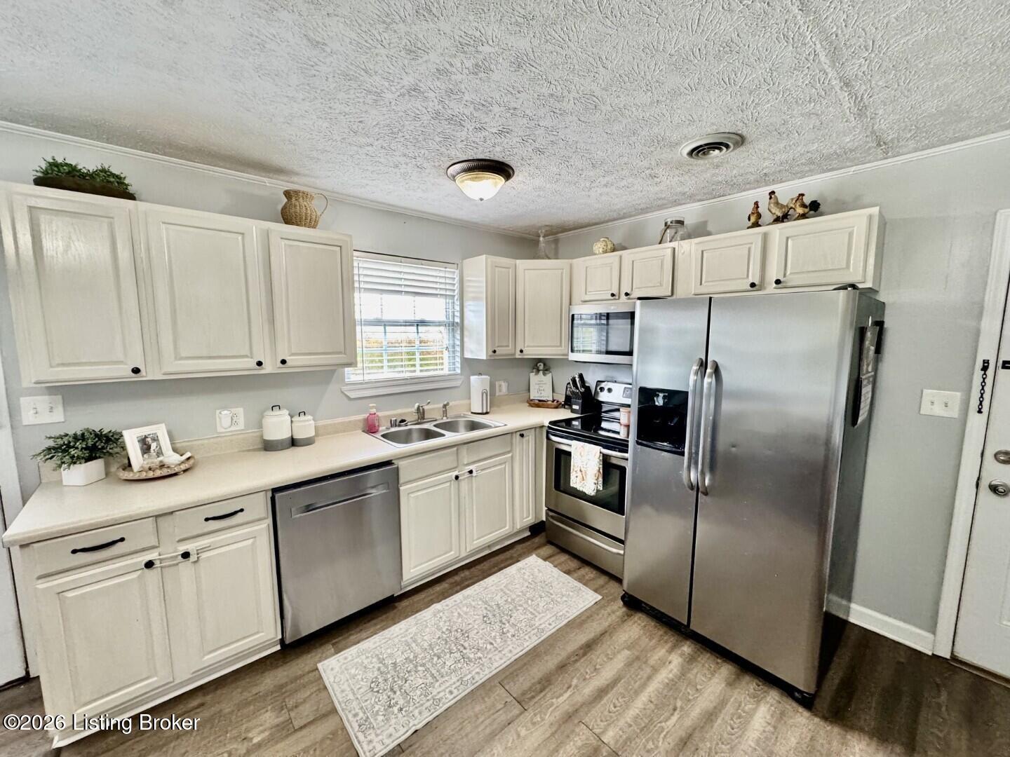 136 Haydon Lane Springfield, KY 40069 - Photo 9 of 25 008_Kitchen