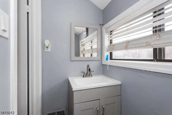 $389,900 | 40 Bennington Square, Hackettstown, NJ 07840