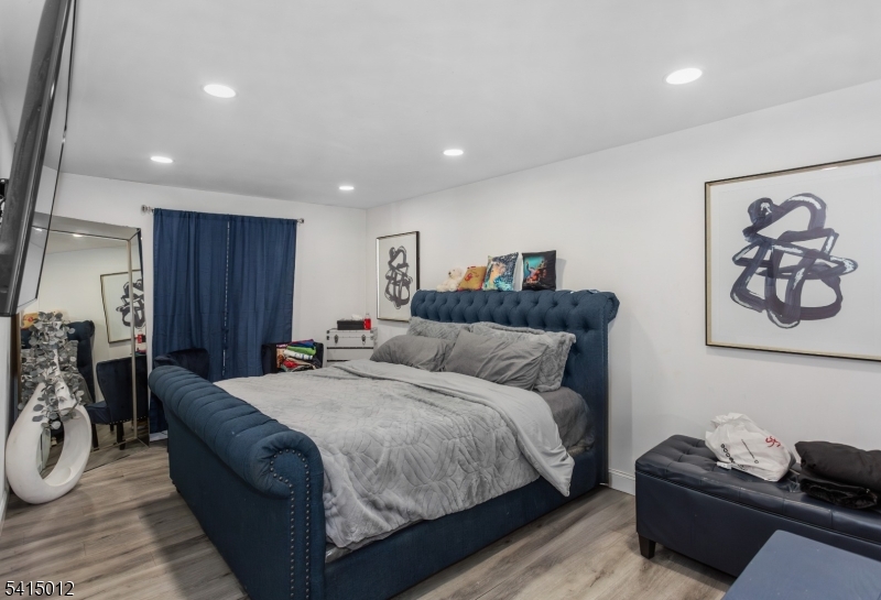 40 Bennington Square Hackettstown, NJ 07840 - Photo 19 of 23 a bedroom with bed and a couch
