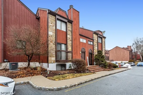$389,900 | 40 Bennington Square, Hackettstown, NJ 07840