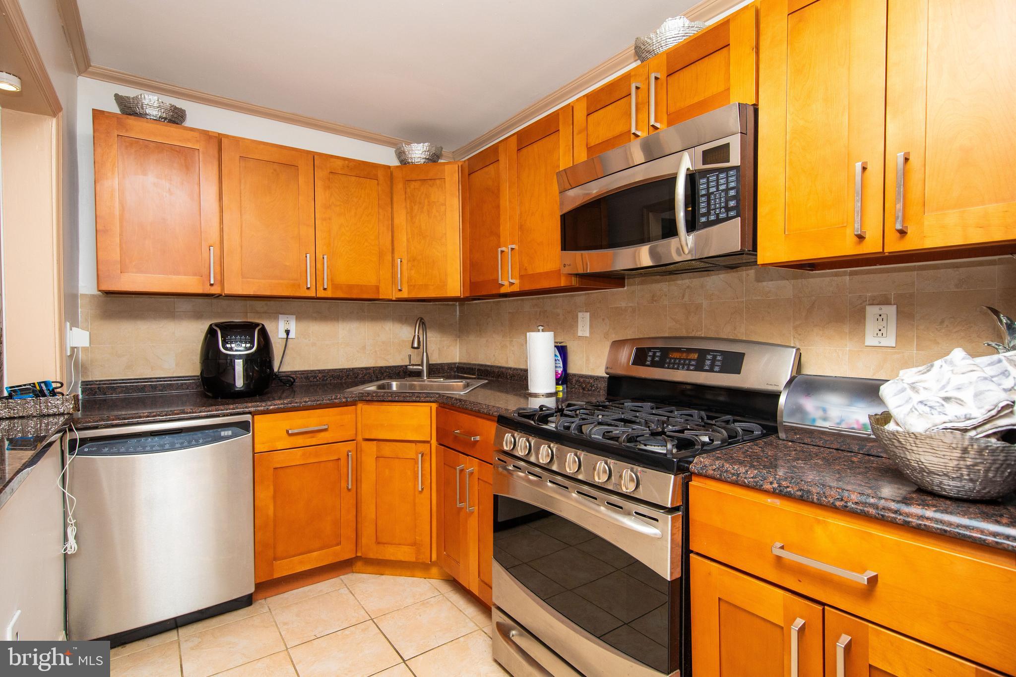 8627 Temple Road Philadelphia, PA 19150 - Photo 15 of 32 Kitchen