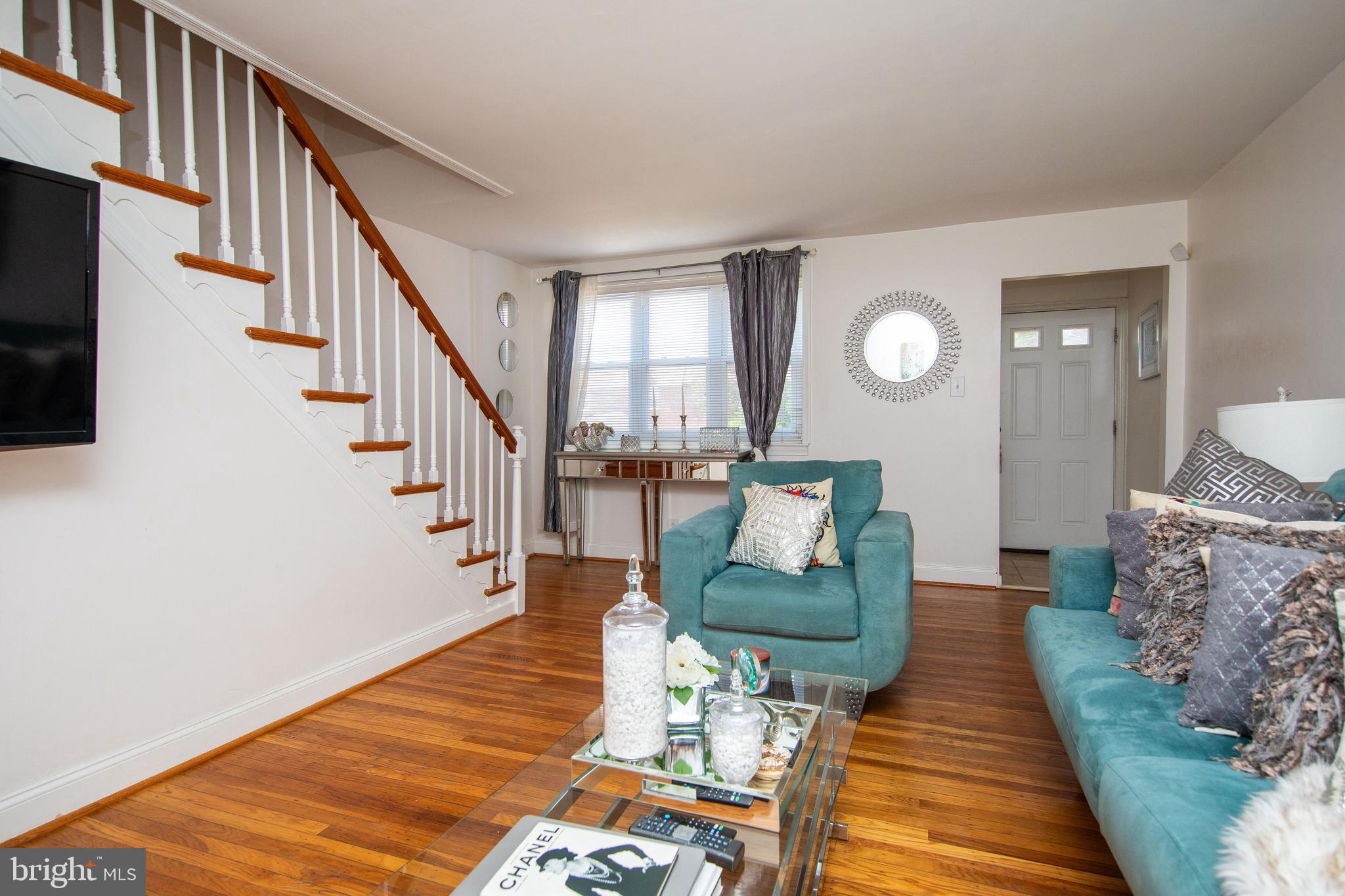 8627 Temple Road Philadelphia, PA 19150 - Photo 6 of 32 Living room