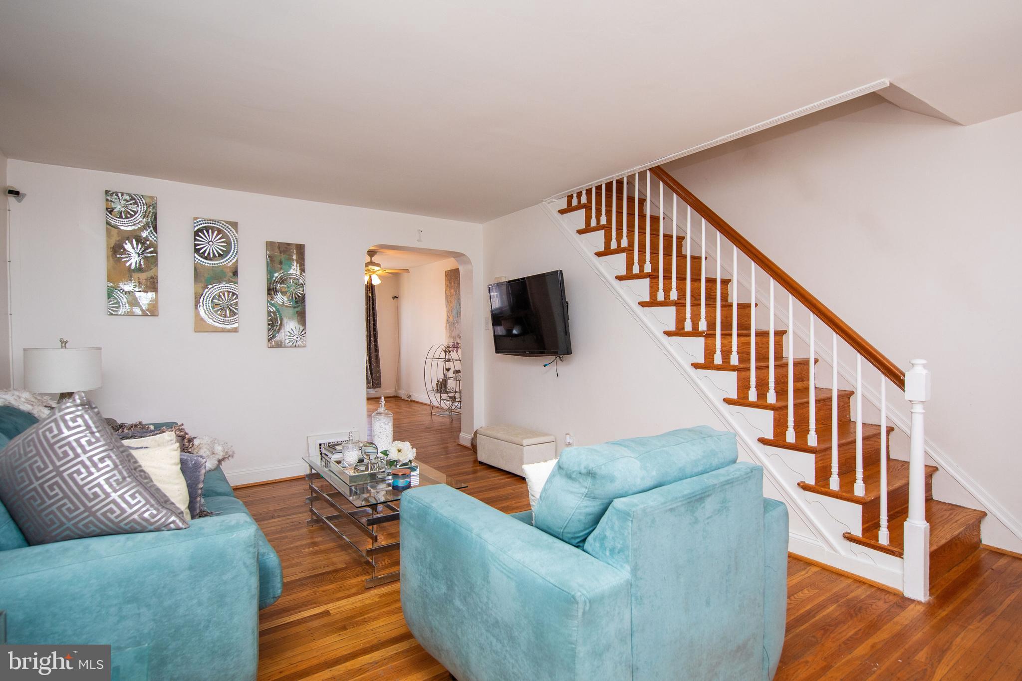 8627 Temple Road Philadelphia, PA 19150 - Photo 7 of 32 Living room