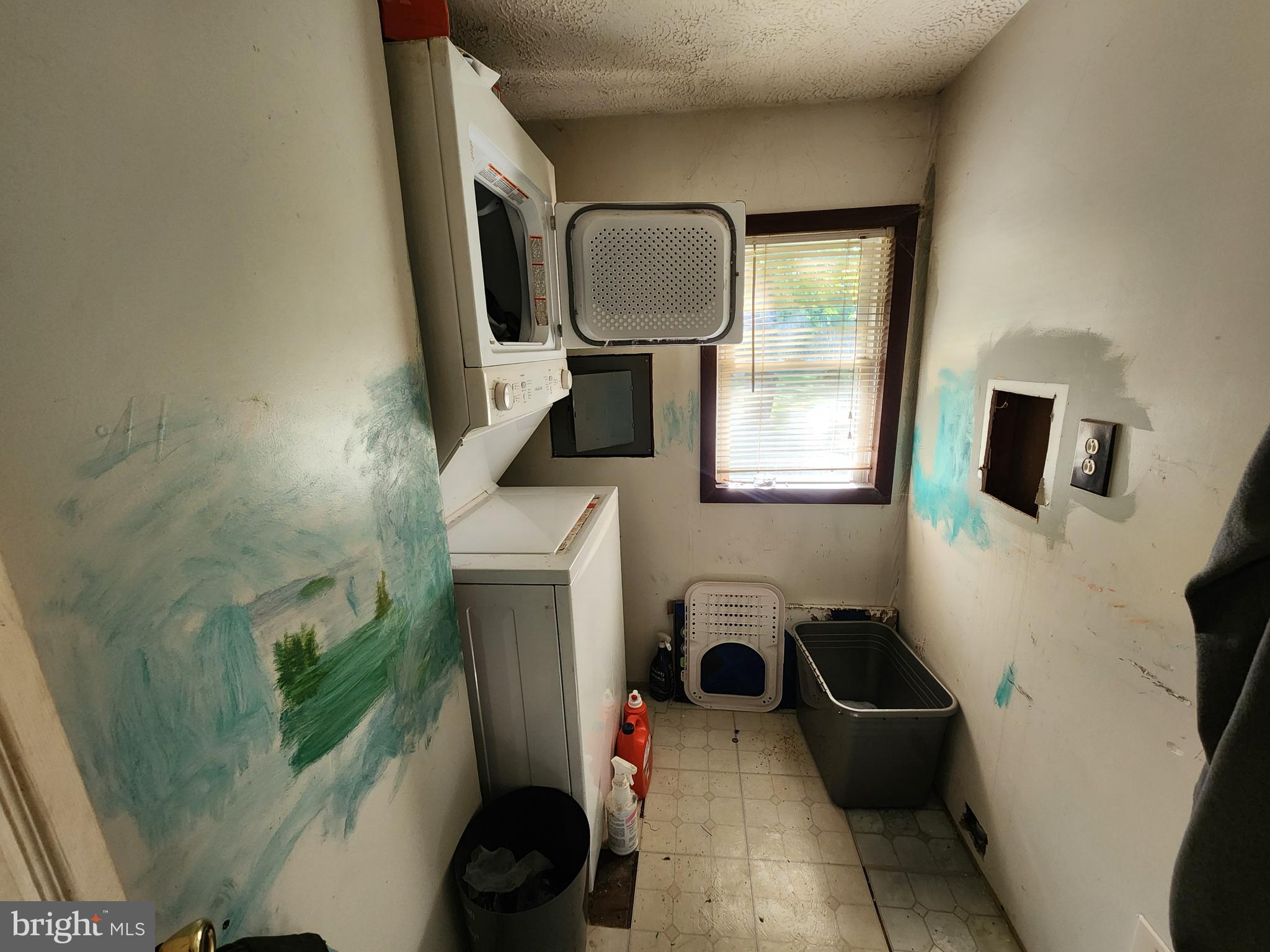 2616 Old Elk Neck Road Elkton, MD 21921 - Photo 8 of 25 a living room with furniture and a fireplace