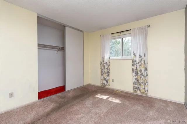 a view of empty room with window