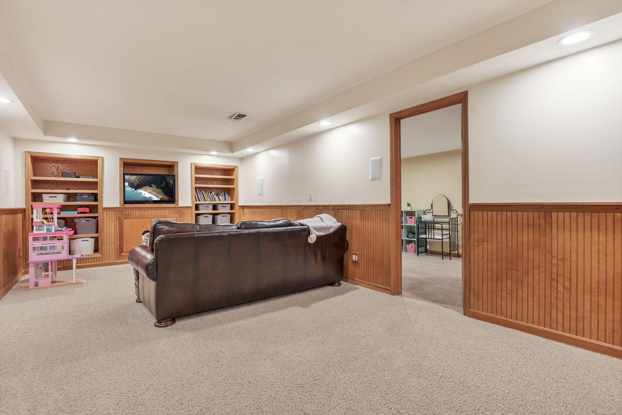 10485 Shipley Road Johnstown, OH 43031 - Photo 64 of 127 Lower Level Family Room