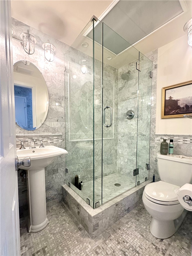 312 America Newport, RI 02840 - Photo 12 of 24