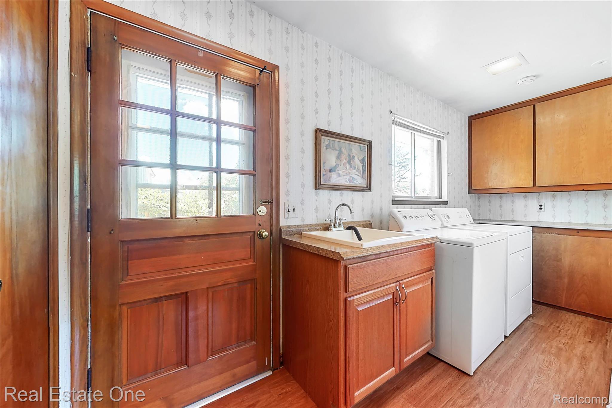5360 Greenfield Road Brighton, MI 48114 - Photo 22 of 44 Very big Laundry room. Could change into another bathroom.