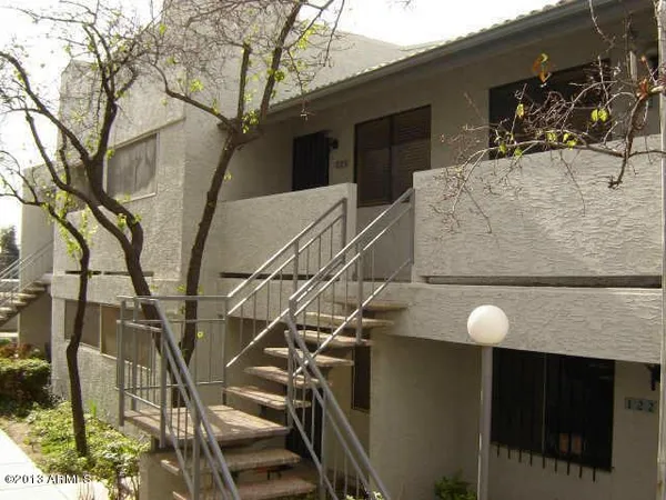 $1,300 | 3301 East Earll Drive, Unit 221, Phoenix, AZ 85018