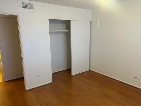 $1,300 | 3301 East Earll Drive, Unit 221, Phoenix, AZ 85018