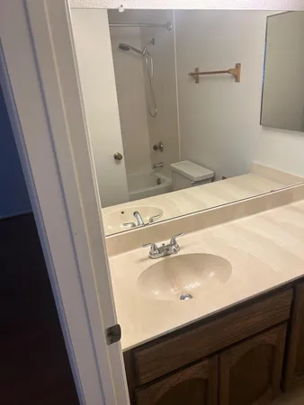 $1,300 | 3301 East Earll Drive, Unit 221, Phoenix, AZ 85018