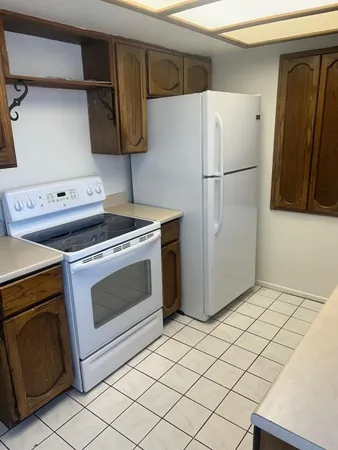 $1,300 | 3301 East Earll Drive, Unit 221, Phoenix, AZ 85018