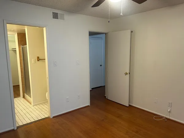 $1,300 | 3301 East Earll Drive, Unit 221, Phoenix, AZ 85018