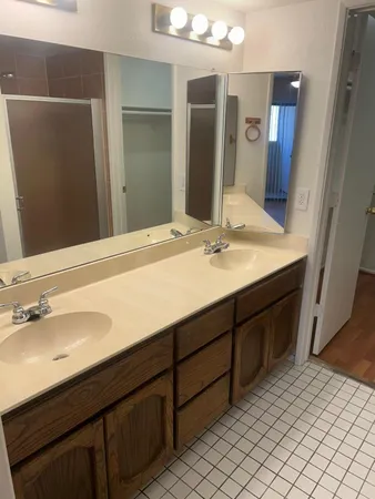 $1,300 | 3301 East Earll Drive, Unit 221, Phoenix, AZ 85018