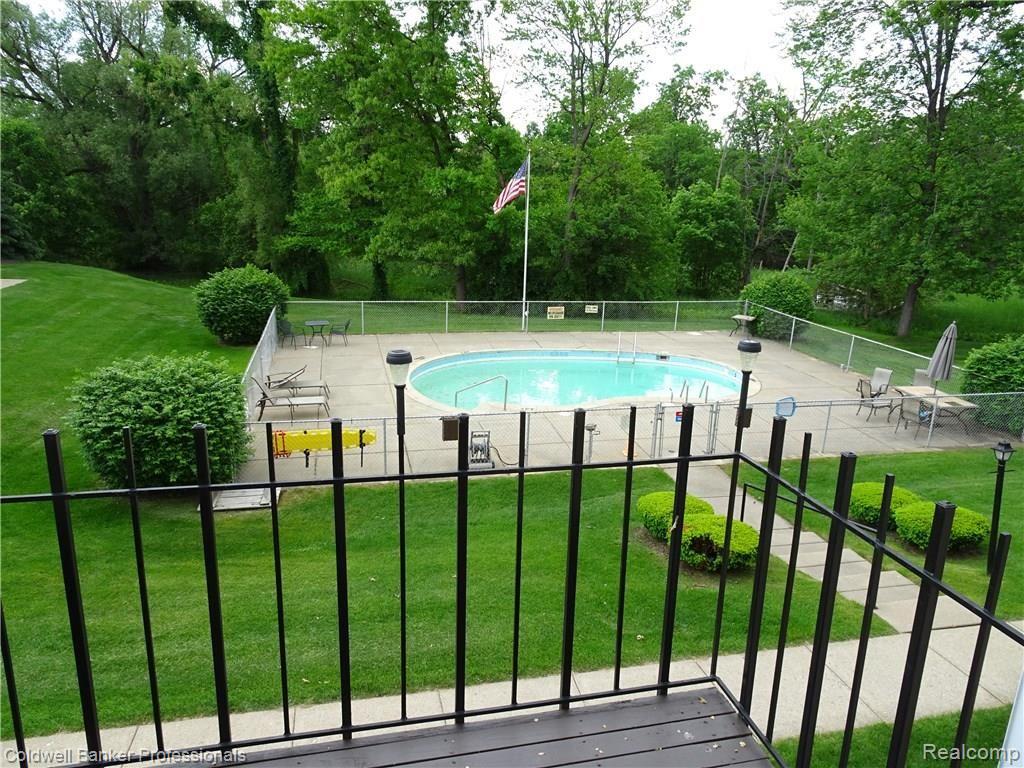 5263 Highland Road, Unit 209 Waterford, MI 48327 - Photo 17 of 23 DSC02617.JPG