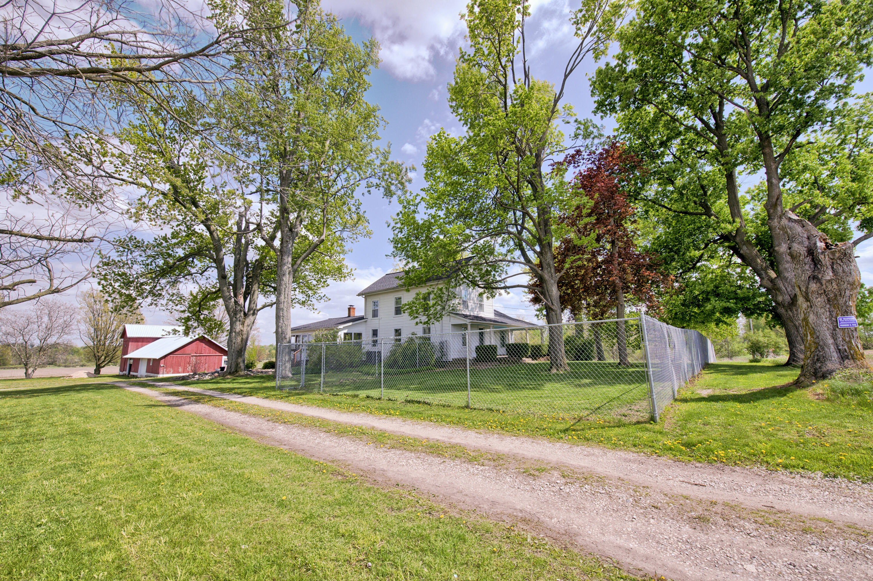 8250 Oneida Road Grand Ledge, MI 48837 - Photo 40 of 55 Driveway view