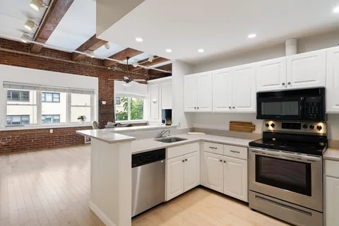 $979,000 | 15 Sleeper Street, Unit 407, Boston, MA 02210