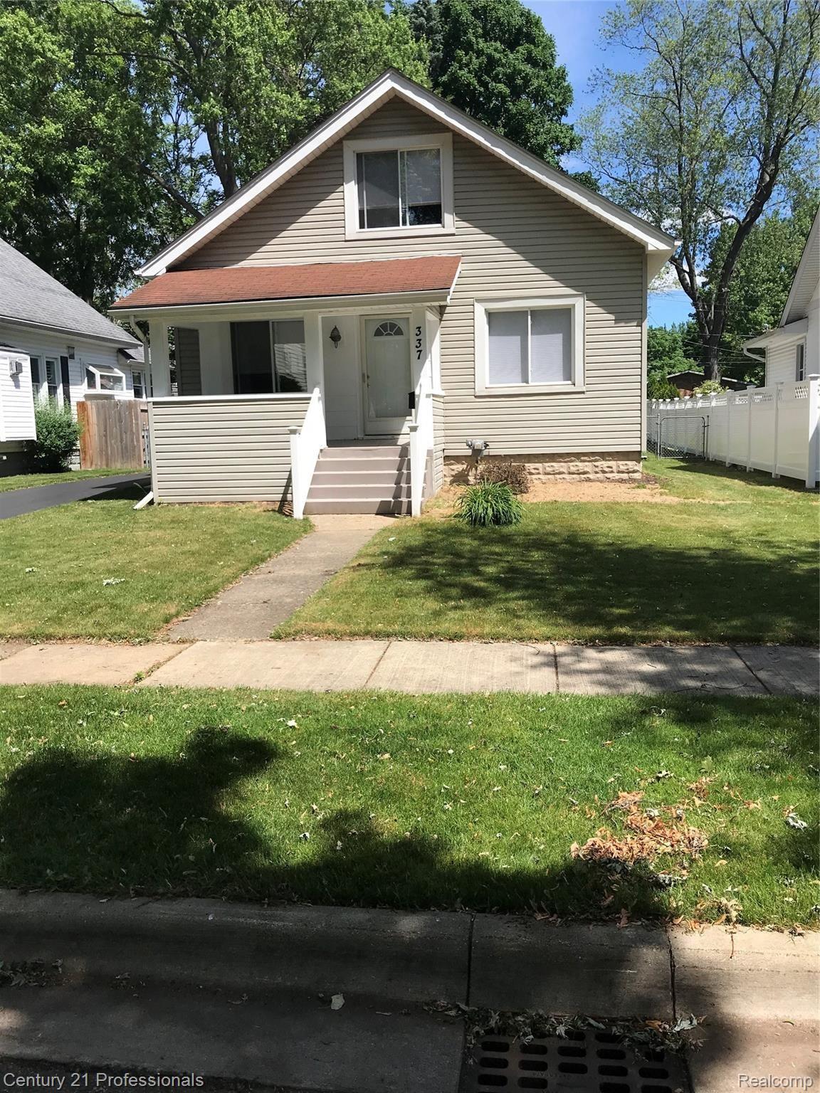 337 Highland Avenue Rochester, MI 48307 - Photo 1 of 16 IMG_2133.jpeg