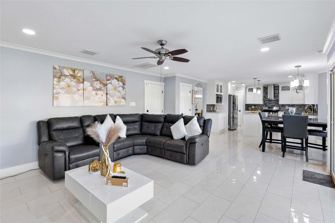 405 Mystic Trail Loop Houston, TX 77339 - Photo 14 of 44 a living room with furniture and kitchen view